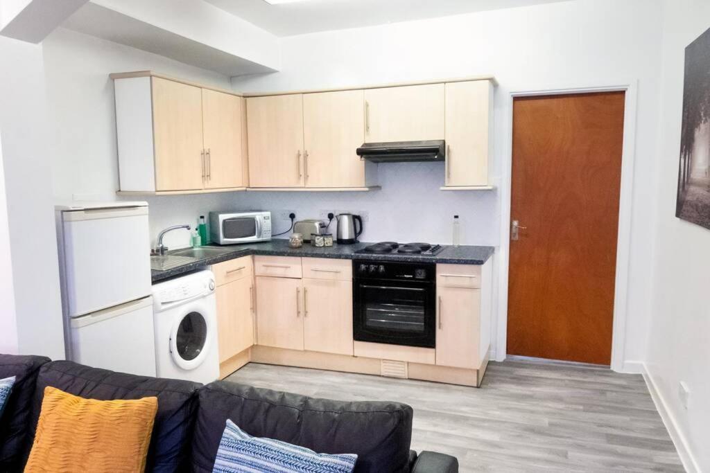 Apartment Up To 9 Close To Centre, Big Tv And Wifi Кардифф Экстерьер фото